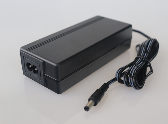 24v 3a güç adaptörü IEC61558 Sertifikalı Masaüstü Değiştirme Güç kaynağı